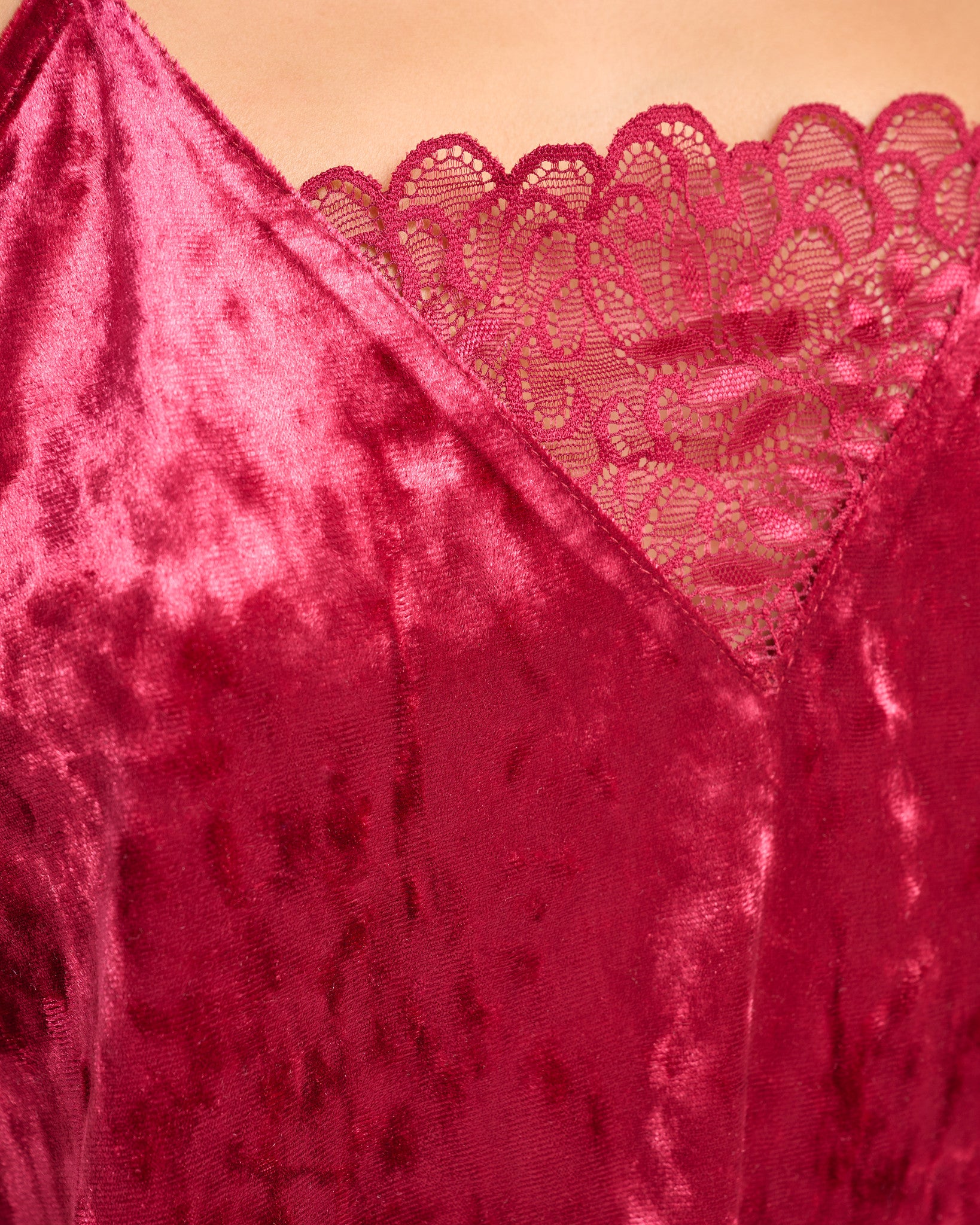 Scarlet $|& flora Rebecca Crushed Velour Set - SOF Detail