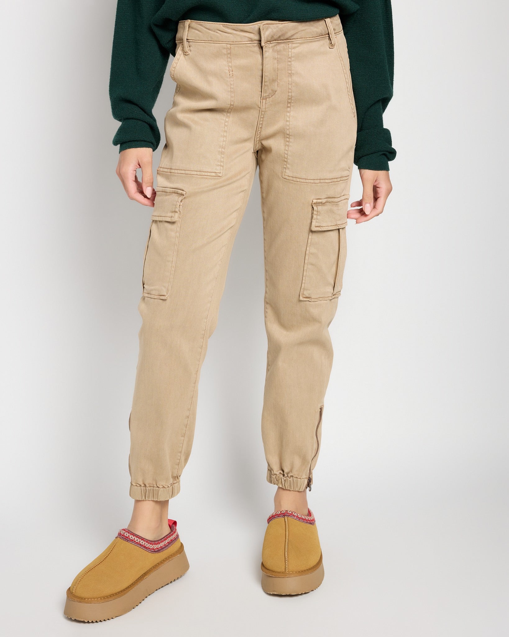 Nomad $|& Herizon Niki Cargo Pant - SOF Front