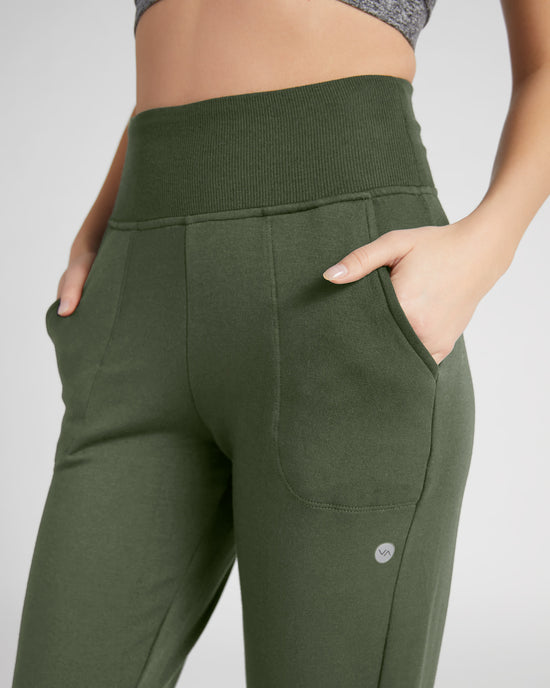 Four Leaf Clover $|& Interval Flex Flat Front Jogger - SOF Detail