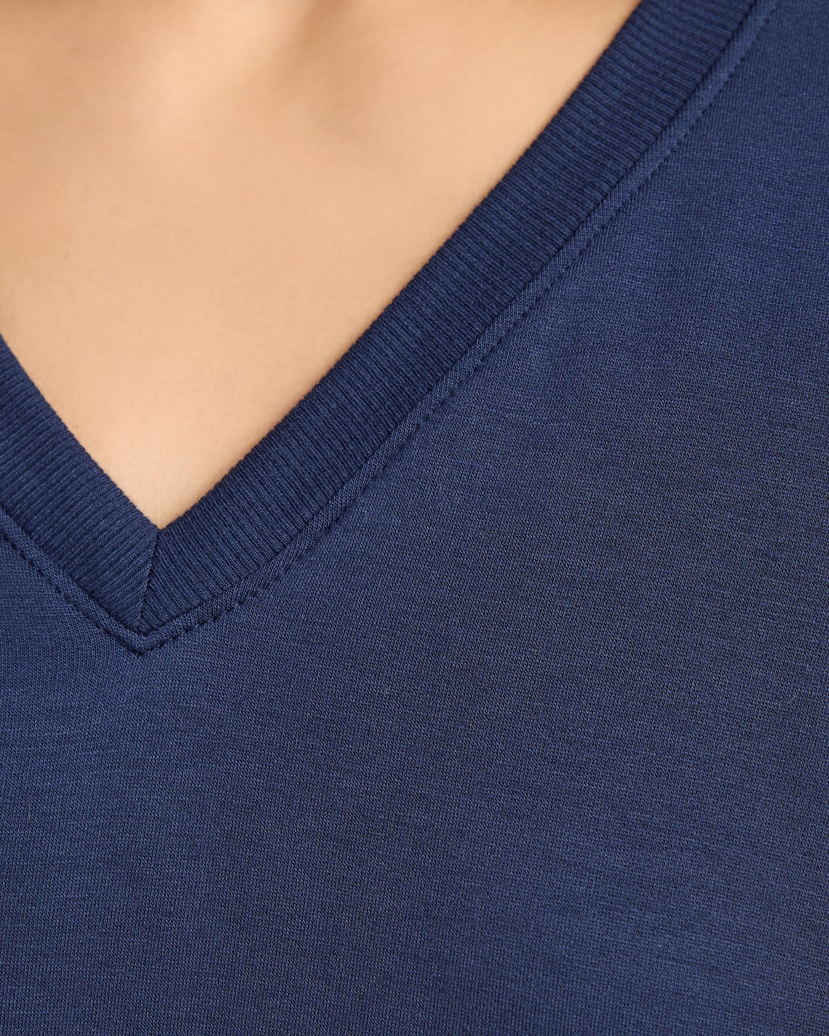 Navy $|& Interval Flex Fleece V-Neck Top - SOF Detail