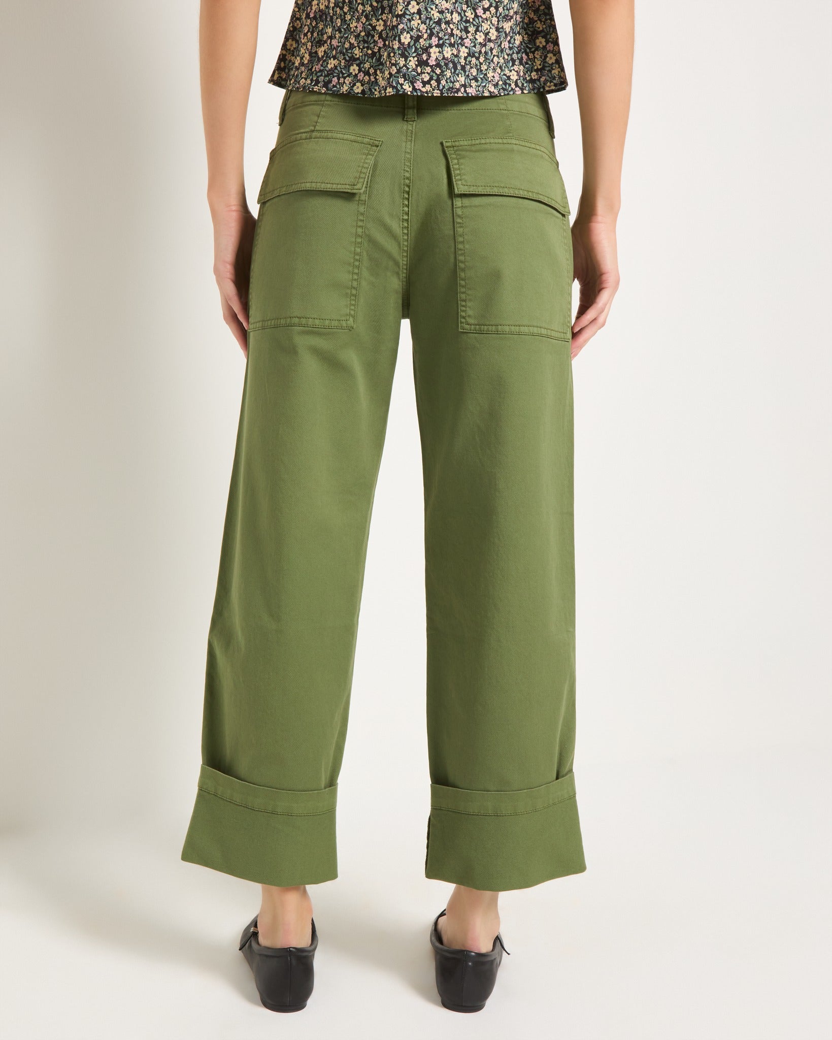 Matcha $|& SEAS Bungalow Cuffed Twill Utility Pant - SOF Back