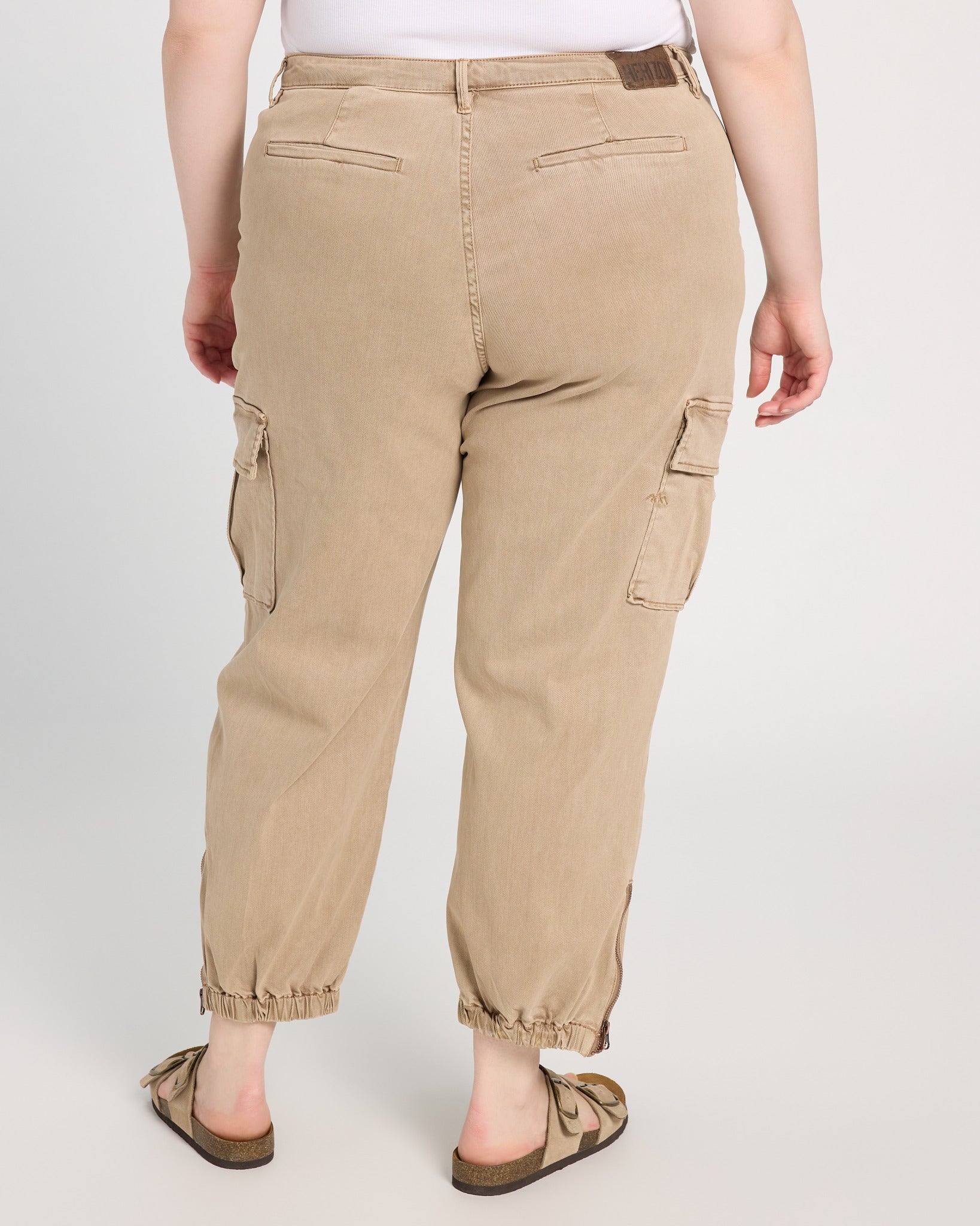 Nomad $|& Herizon Niki Cargo Pant - SOF Back