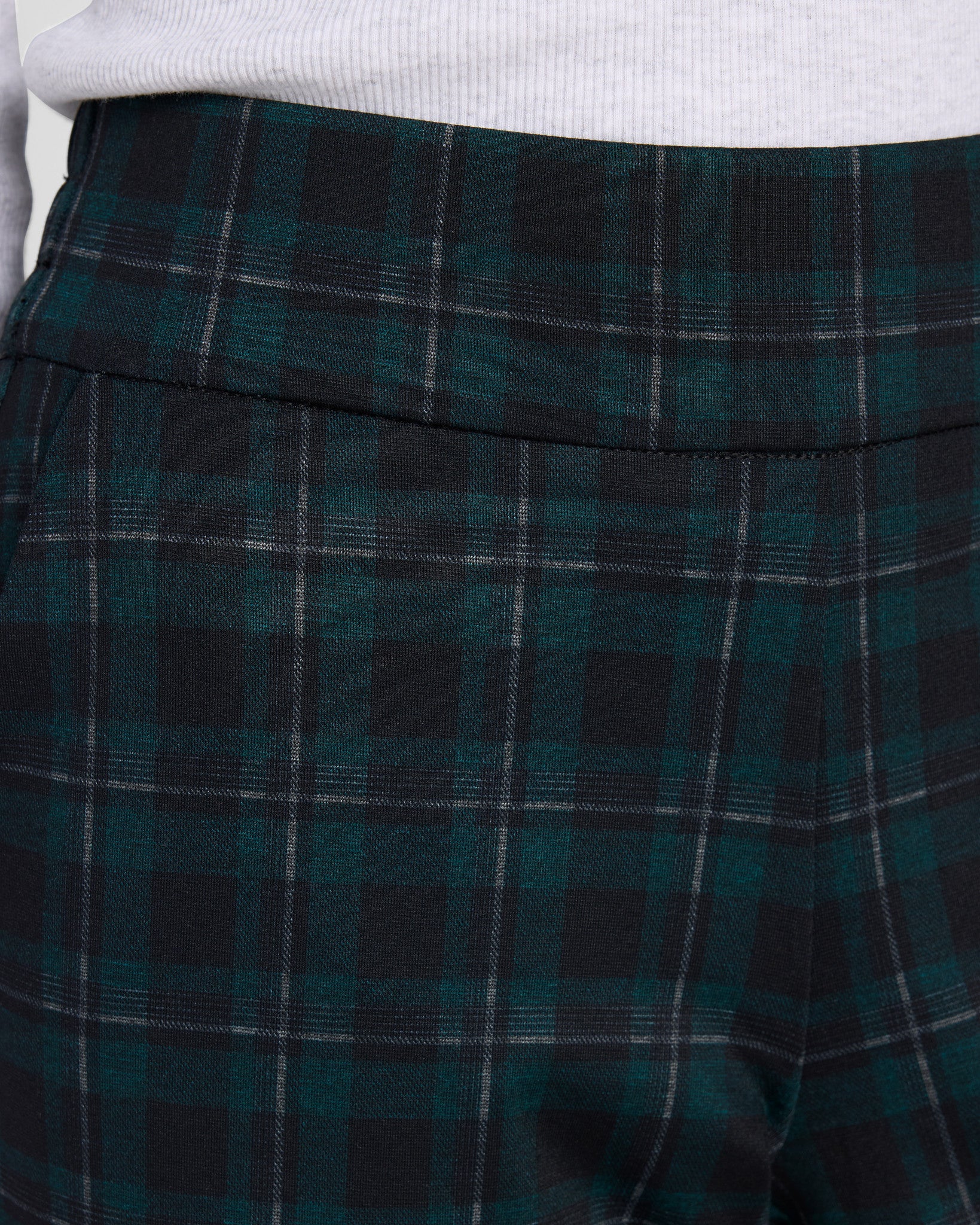 Dark Forest Tartan Plaid $|& Liverpool Mabel Pull-On Crop Straight Leg Trouser - SOF Full Front