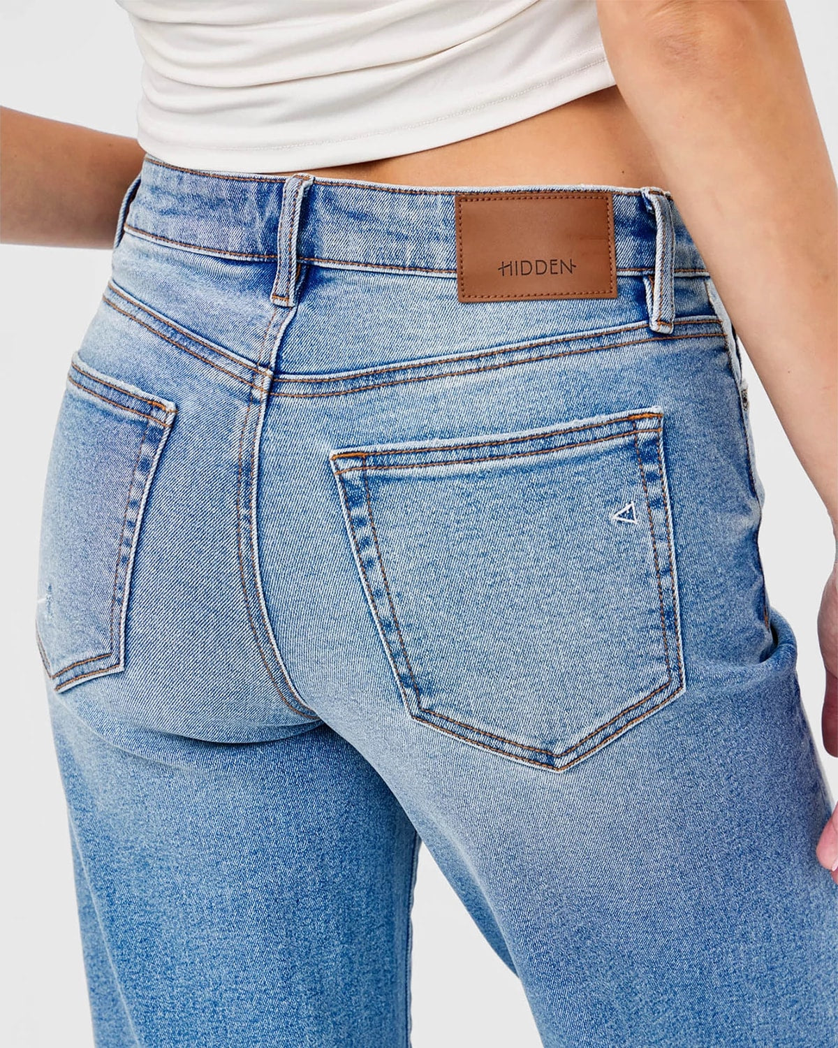 Medium Wash $|& Hidden The Logan Dad Jean - Hanger Back