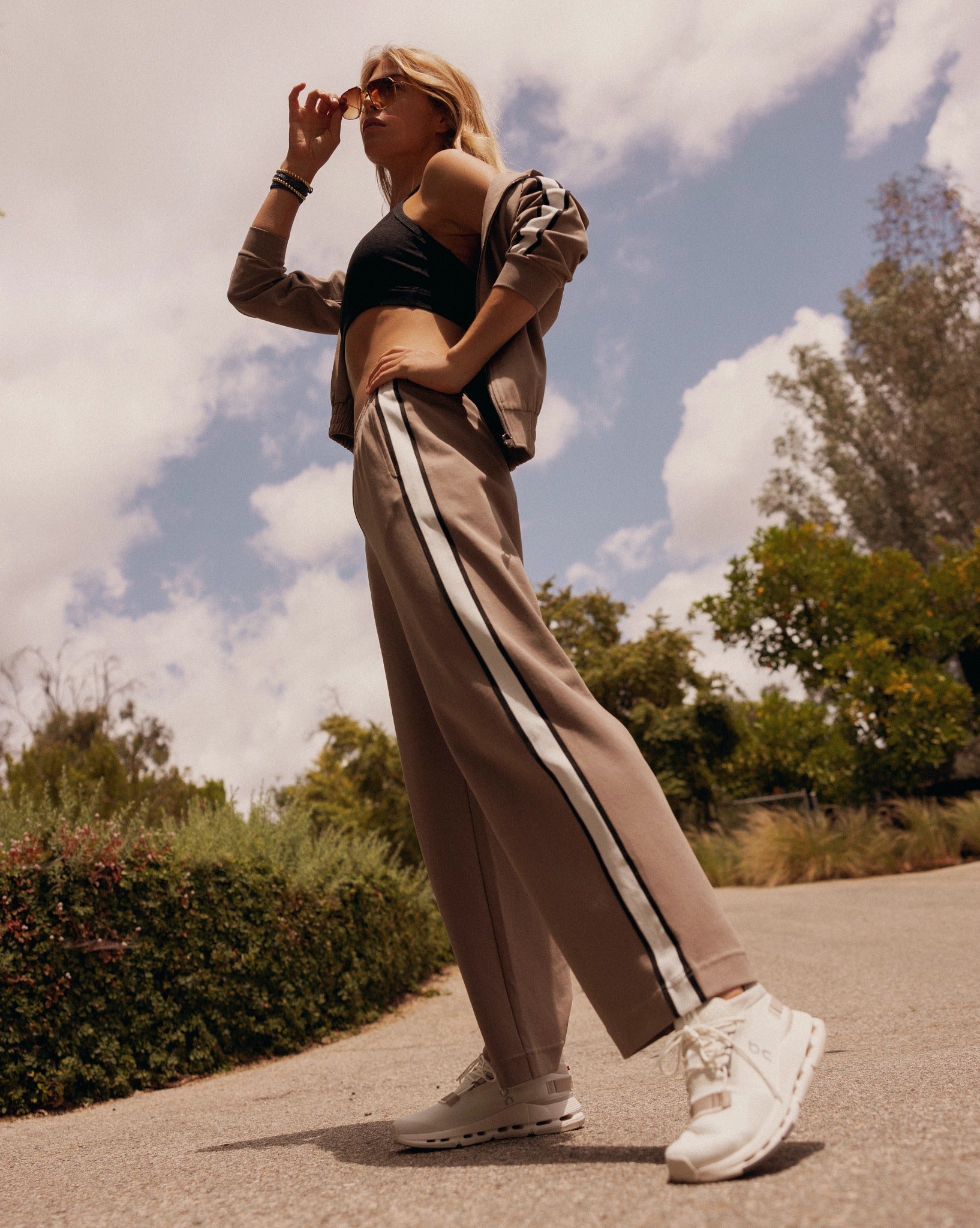 Sand Stone $|& Interval Warm Up Pant - SOF Side