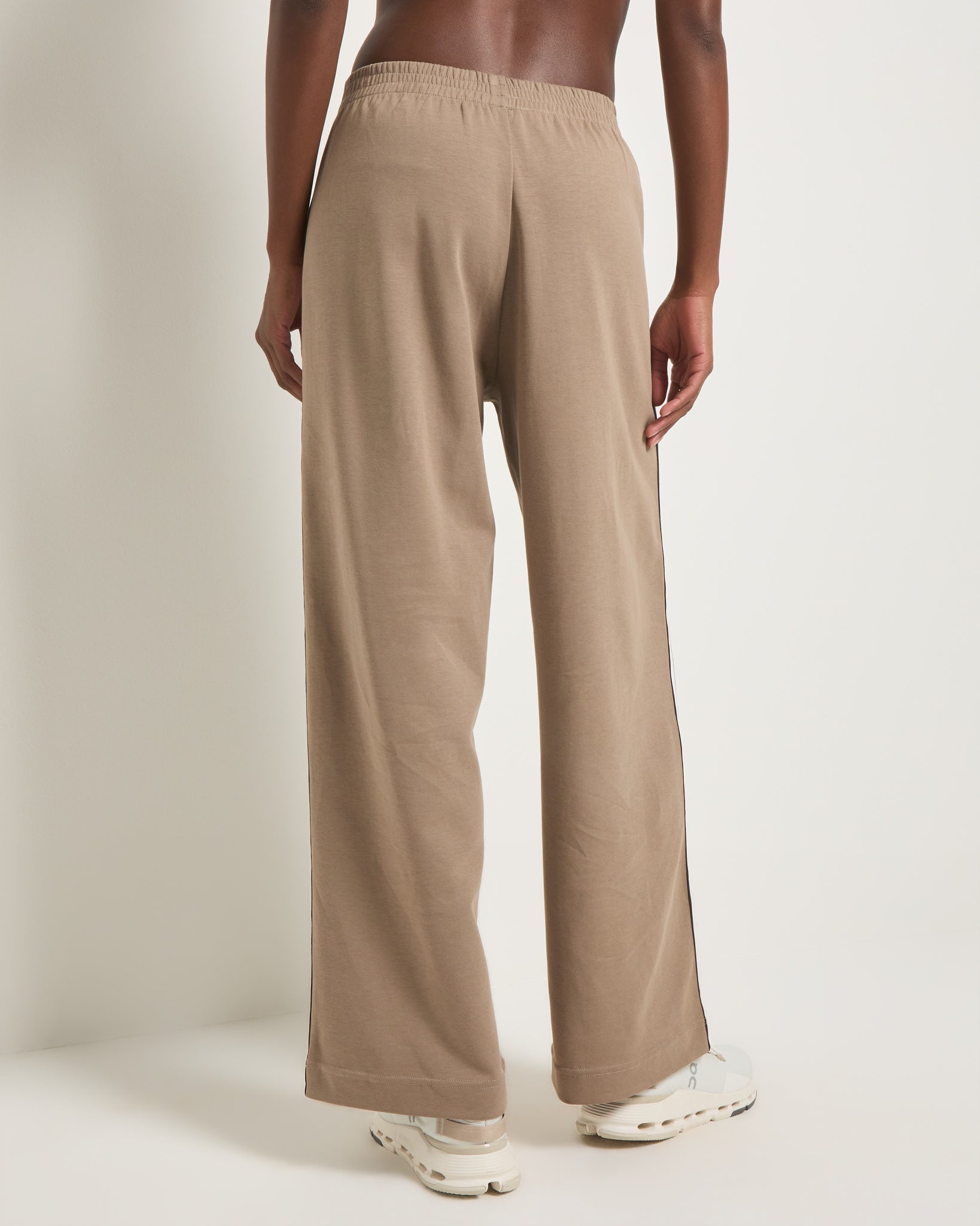 Sand Stone $|& Interval Warm Up Pant - SOF Back