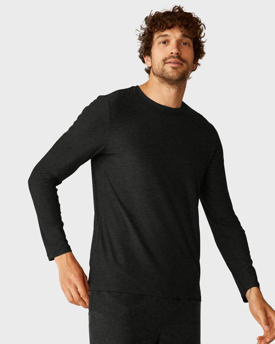 Darkest Night $|& Beyond Yoga Always Beyond Long Sleeve Crew 2.0 - VOF Detail