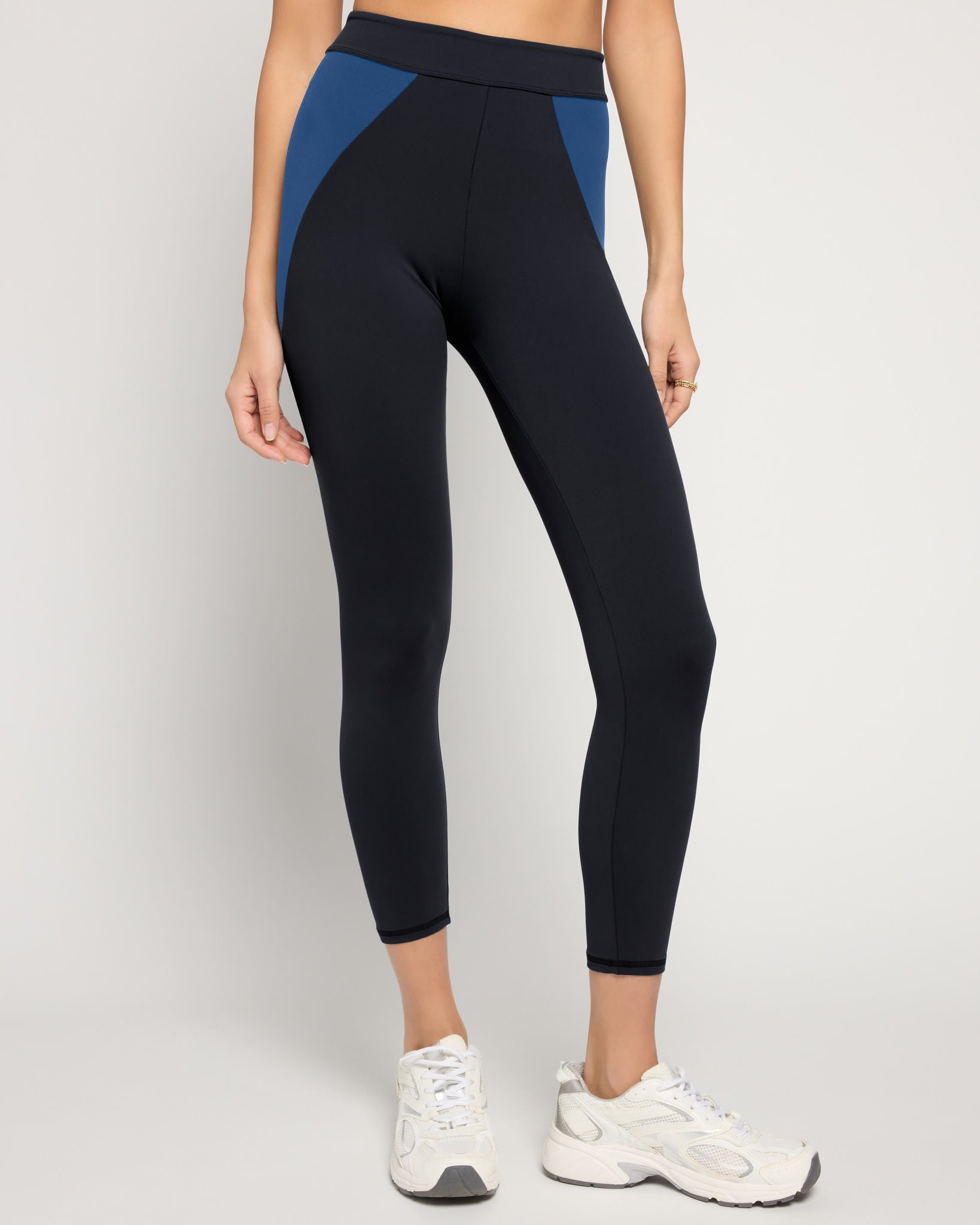 Black/Deep Teal $|& Interval CloudLight Recess Legging - SOF Front