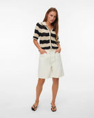 Ecru $|& Vero Moda Villa Denim Bermuda Short - VOF Detail