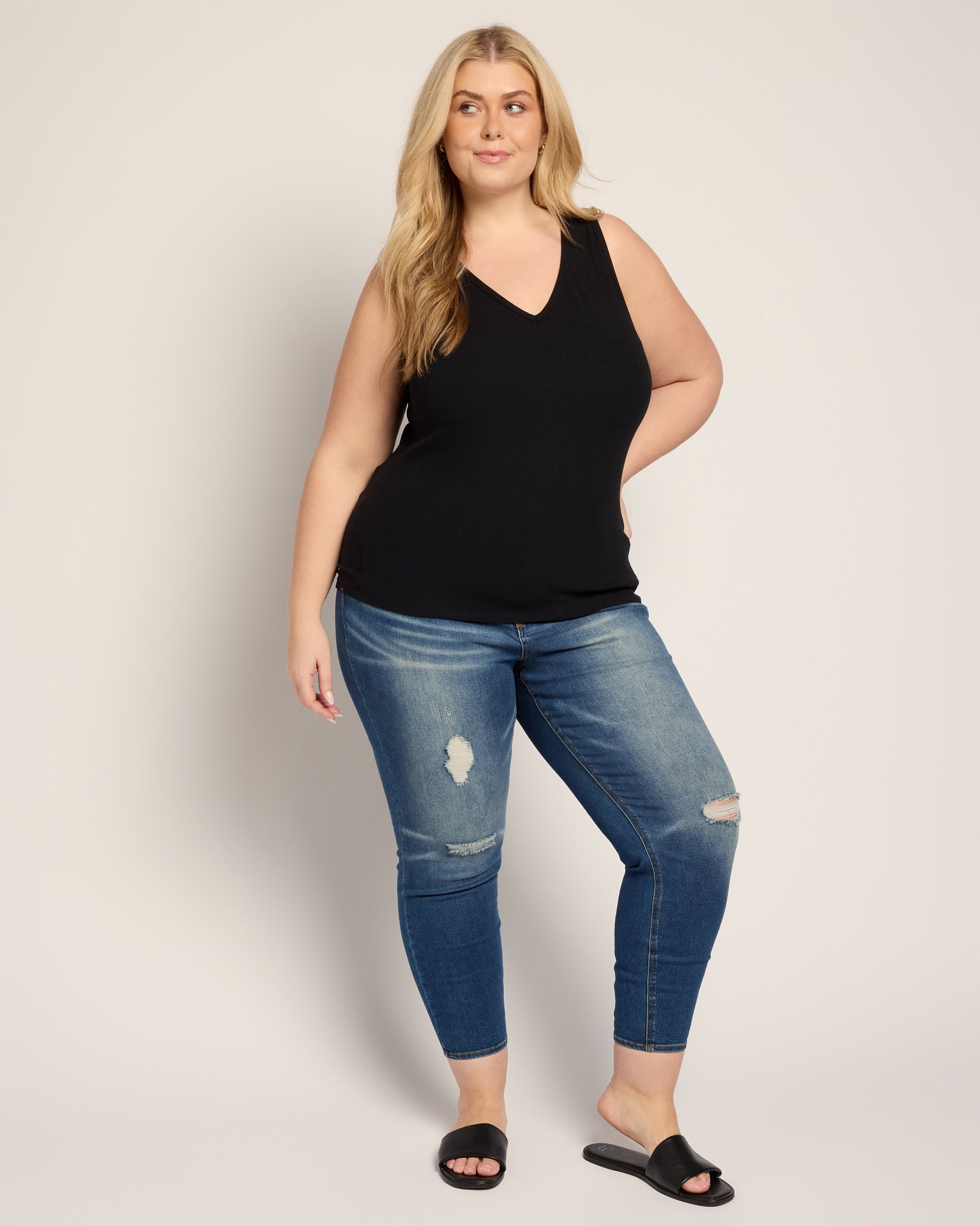 Black $|& Herizon Alpine V-Neck Tank - VOF Front