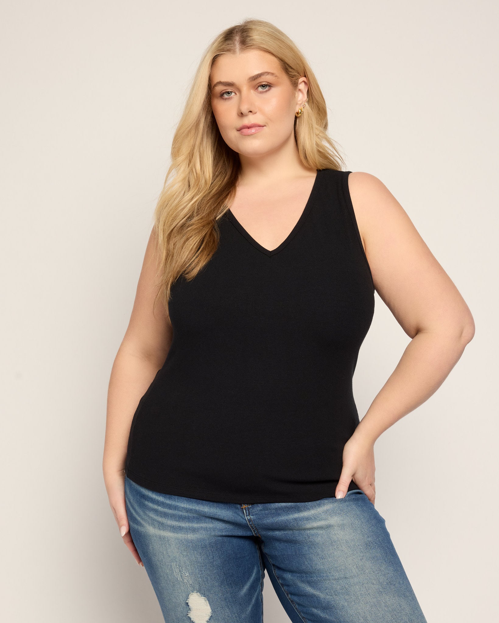 Black $|& Herizon Alpine V-Neck Tank - SOF Front
