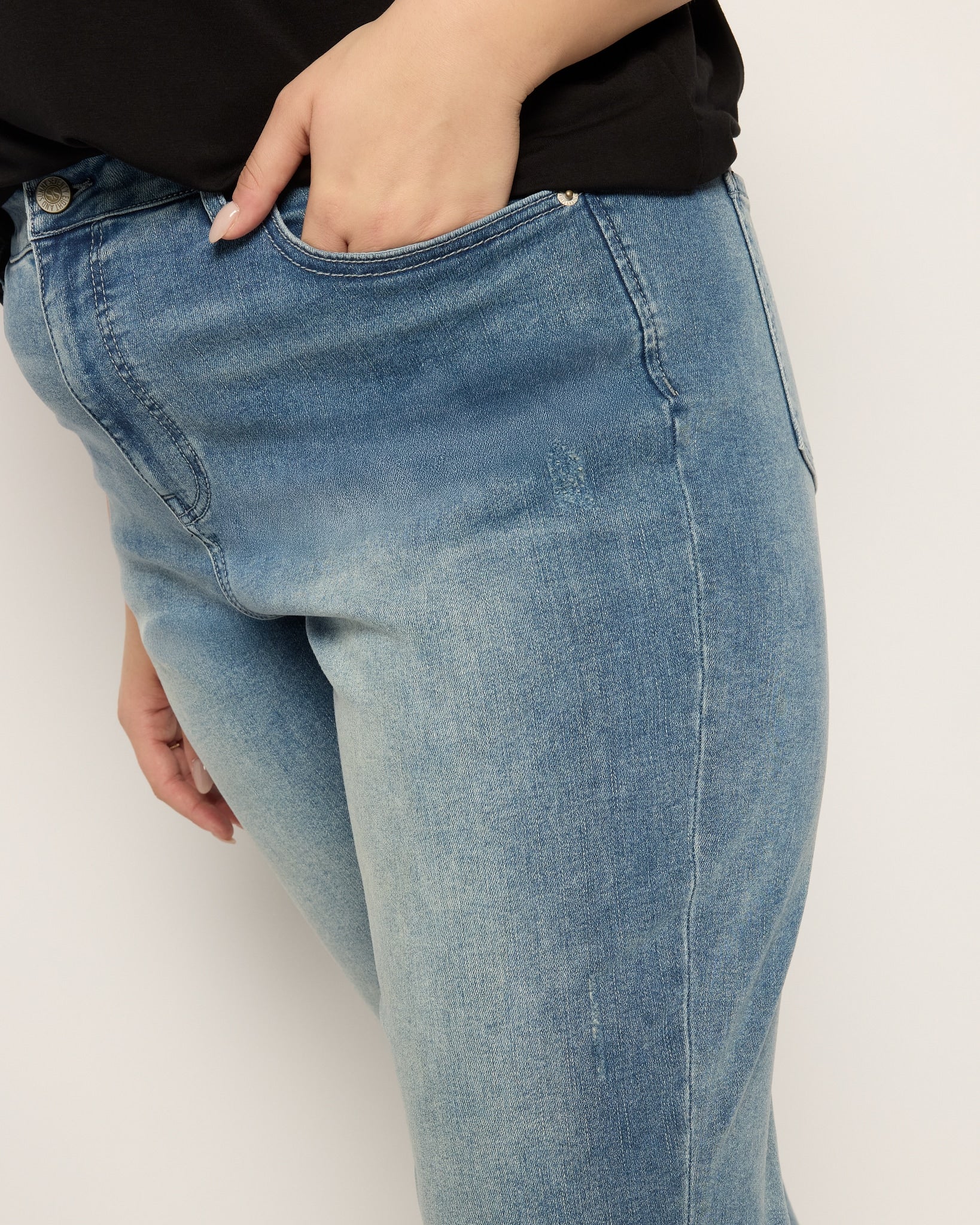 Medium Wash $|& SEAS Cyndi Cuffed Ankle Skinny Jeans - SOF Full Front