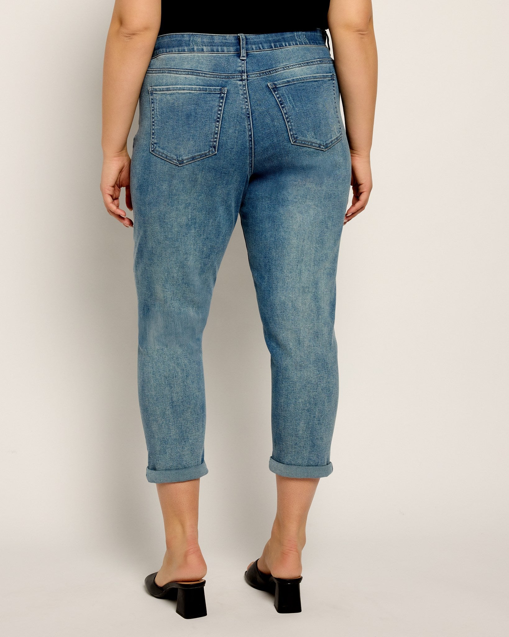 Medium Wash $|& SEAS Cyndi Cuffed Ankle Skinny Jeans - SOF Back