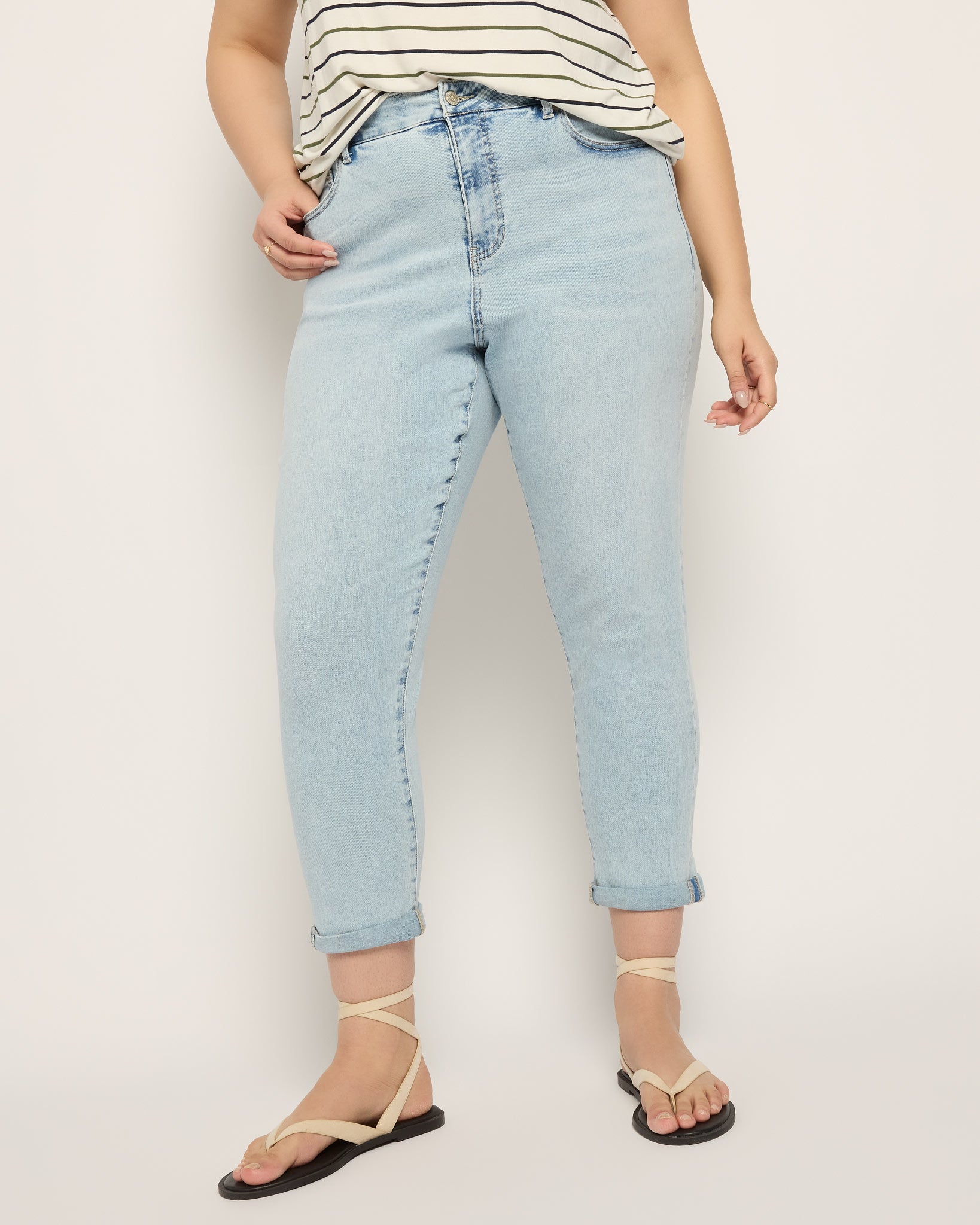 Light Wash $|& SEAS Cyndi Cuffed Ankle Skinny Jeans - SOF Front