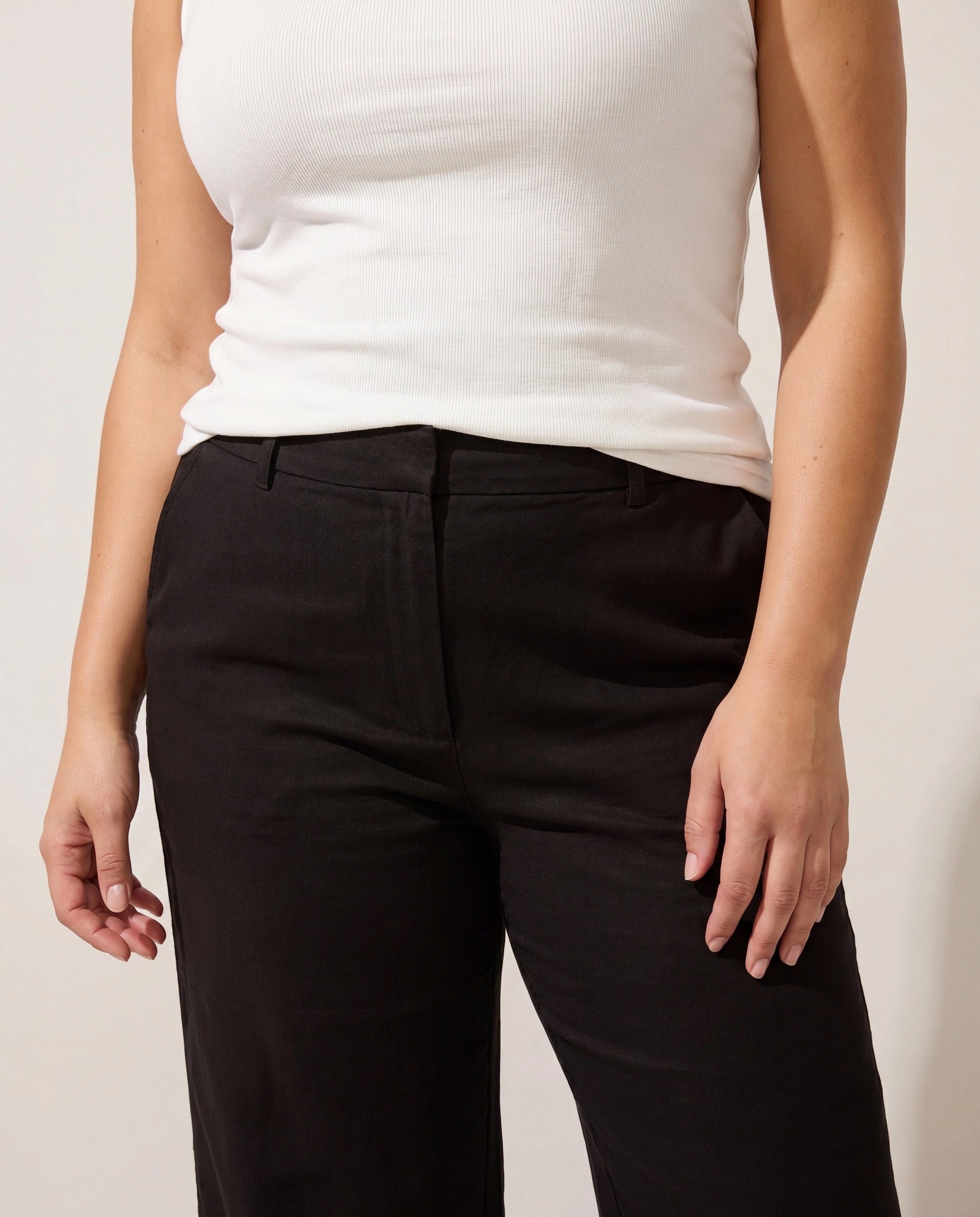 Black $|& SEAS Palomar Linen Blend Crop Pant - SOF Full Front