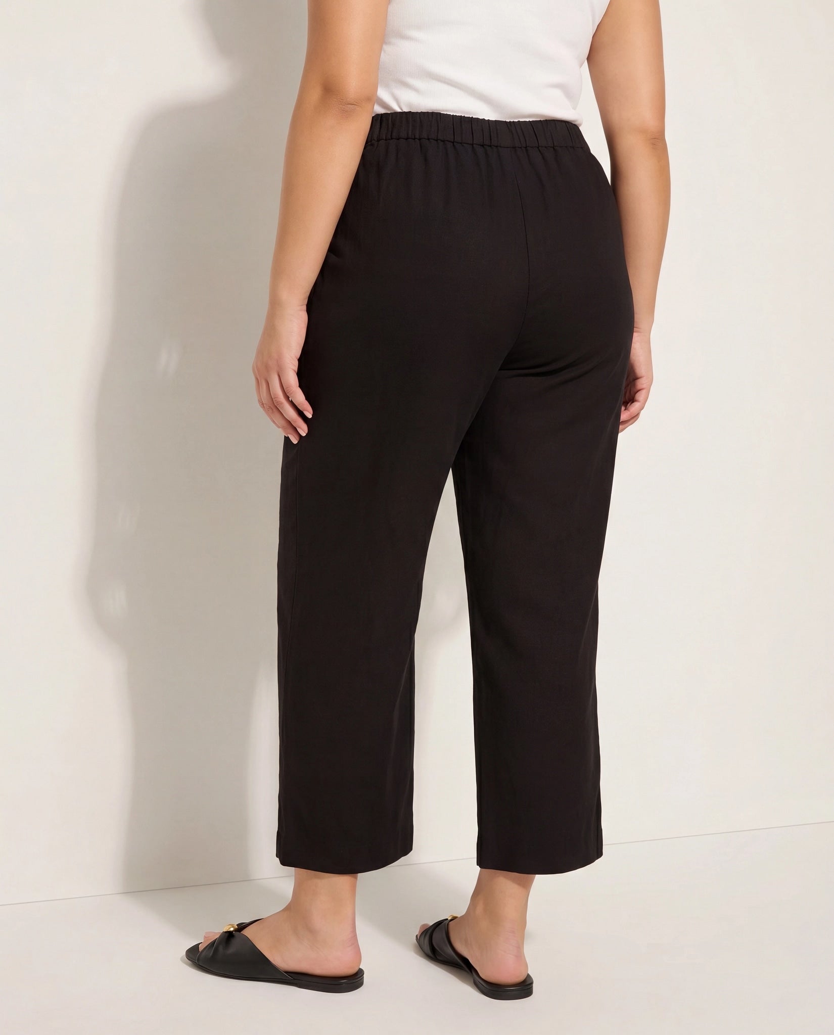 Black $|& SEAS Palomar Linen Blend Crop Pant - SOF Back