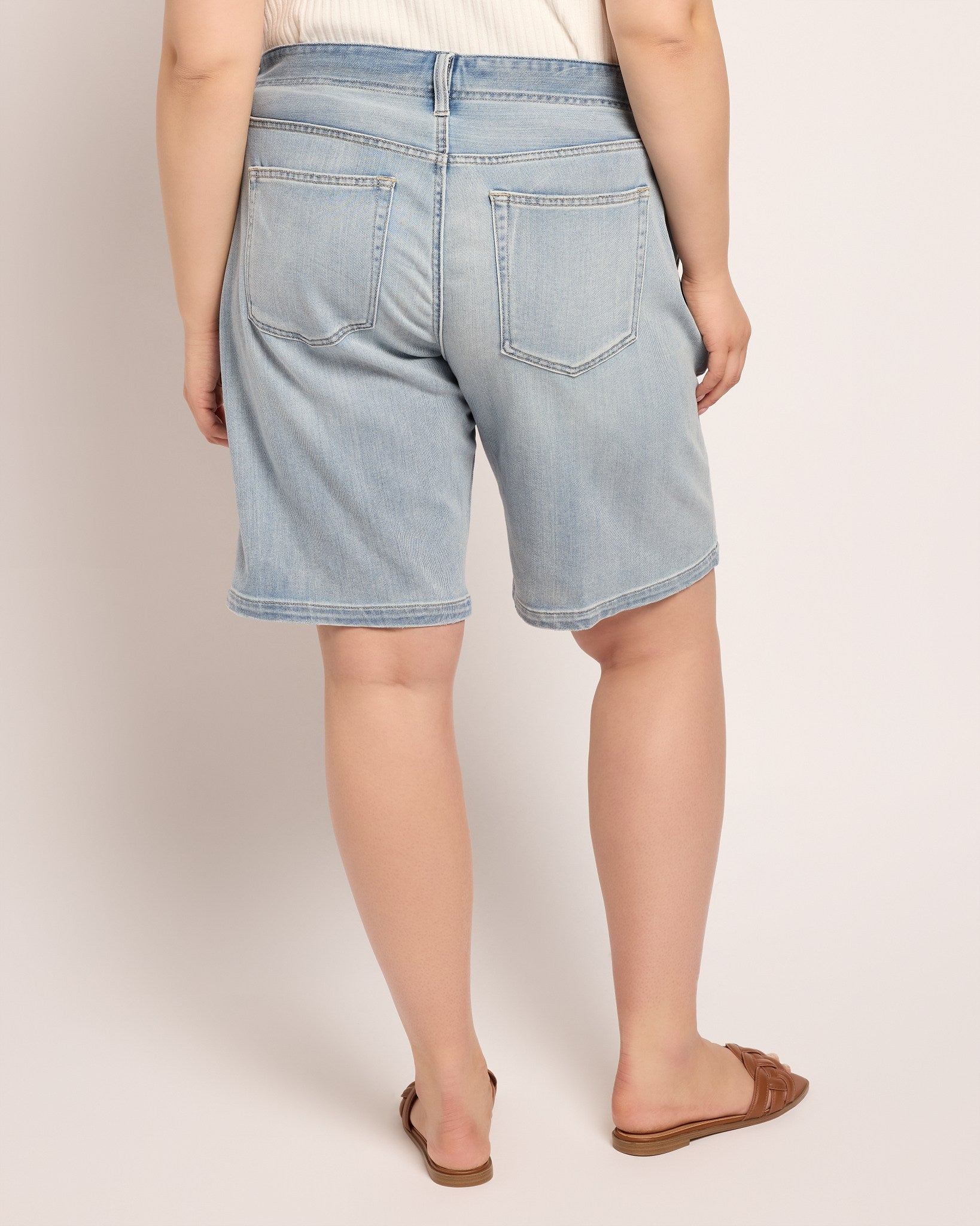 Las Virgenes $|& Liverpool Weekender Relaxed Short - SOF Back