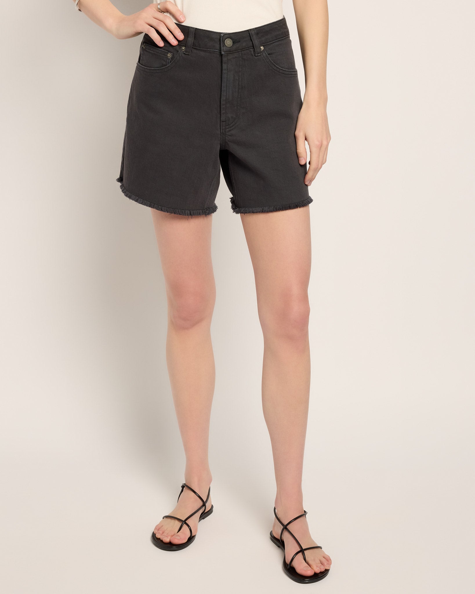 Graphite $|& SEAS Bailey Short - SOF Front