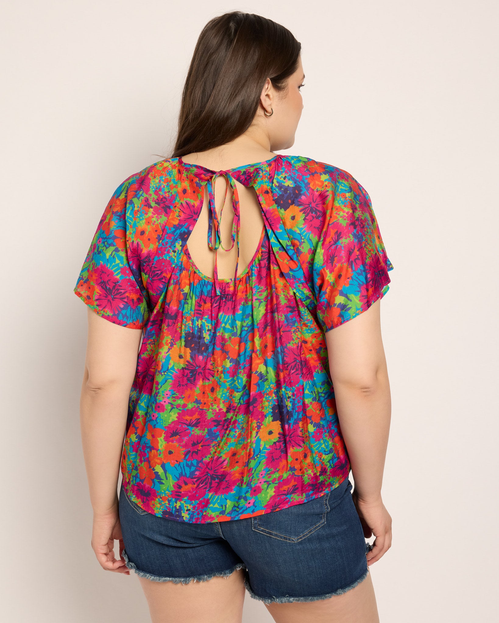 Floral Multi $|& The Korner Floral Short Sleeve Keyhole Back Top - SOF Back