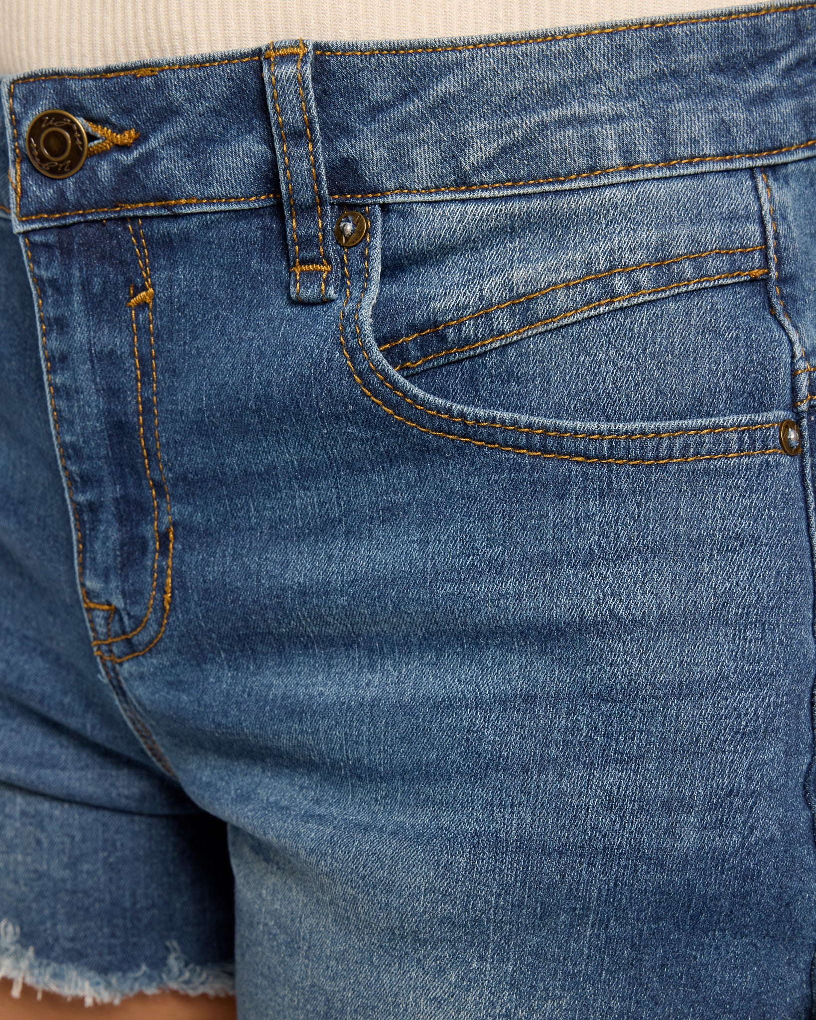 Dark Wash $|& Vigoss Seam Detail Cut Off Short - SOF Full Front