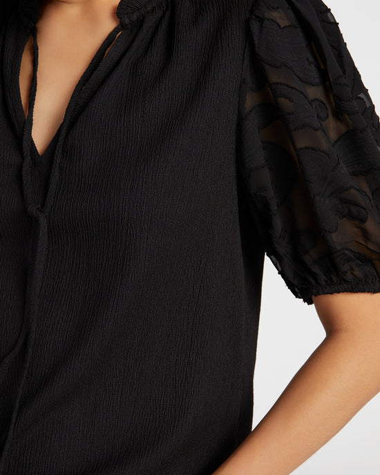 Rich Black $|& Vince Camuto Short Puff Sleeve V-Neck Floral Woven Top - SOF Detail