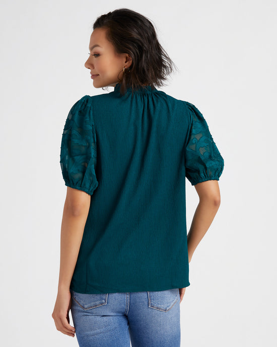 Emerald Green $|& Vince Camuto Short Puff Sleeve V-Neck Floral Woven Top - SOF Back