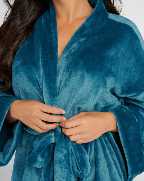 Blue Coral $|& Bobeau Sleepwear Long Sleeve Plush Robe - SOF Detail