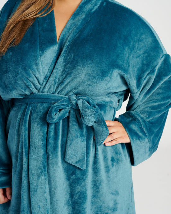 Blue Coral $|& Bobeau Sleepwear Long Sleeve Plush Robe - SOF Detail